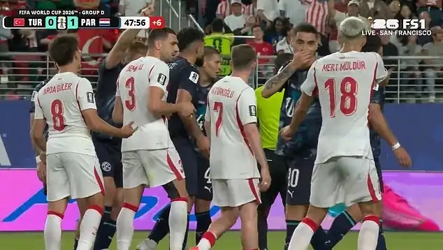 ข่าวบอล วันนี้ - ฟุตบอลโลก2026 : ไม่โดนตัวคู่แข่งด้วยซ้ำ อดีตปีก นิวคาสเซิ่ล เจอใบแดงประวัติศาสตร์