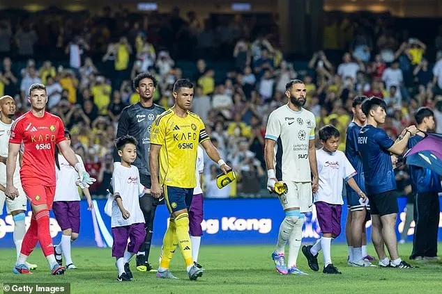 ข่าวบอล วันนี้ - แมนยู : ปฏิเสธทีม CR7 ไปโผล่ยักษ์ซาอุหน้าใหม่ ซุ่มเจอเอเย่นต์ บรูโน่ อีก